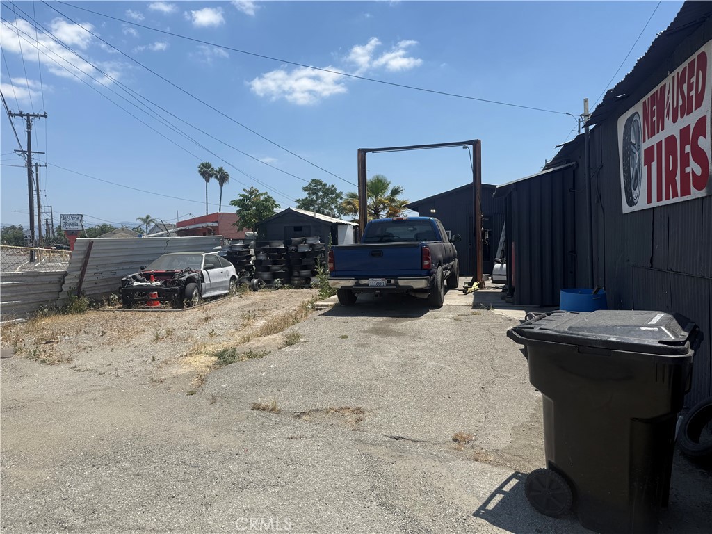 15542 San Bernardino Avenue Property Photo 14