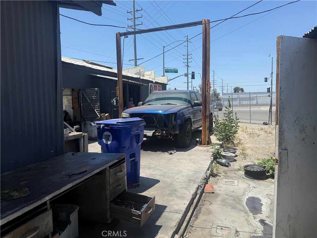 15542 San Bernardino Avenue Property Photo 20
