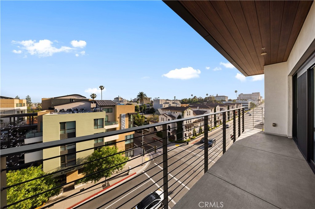 218 N El Molino Avenue 502 Property Photo 1