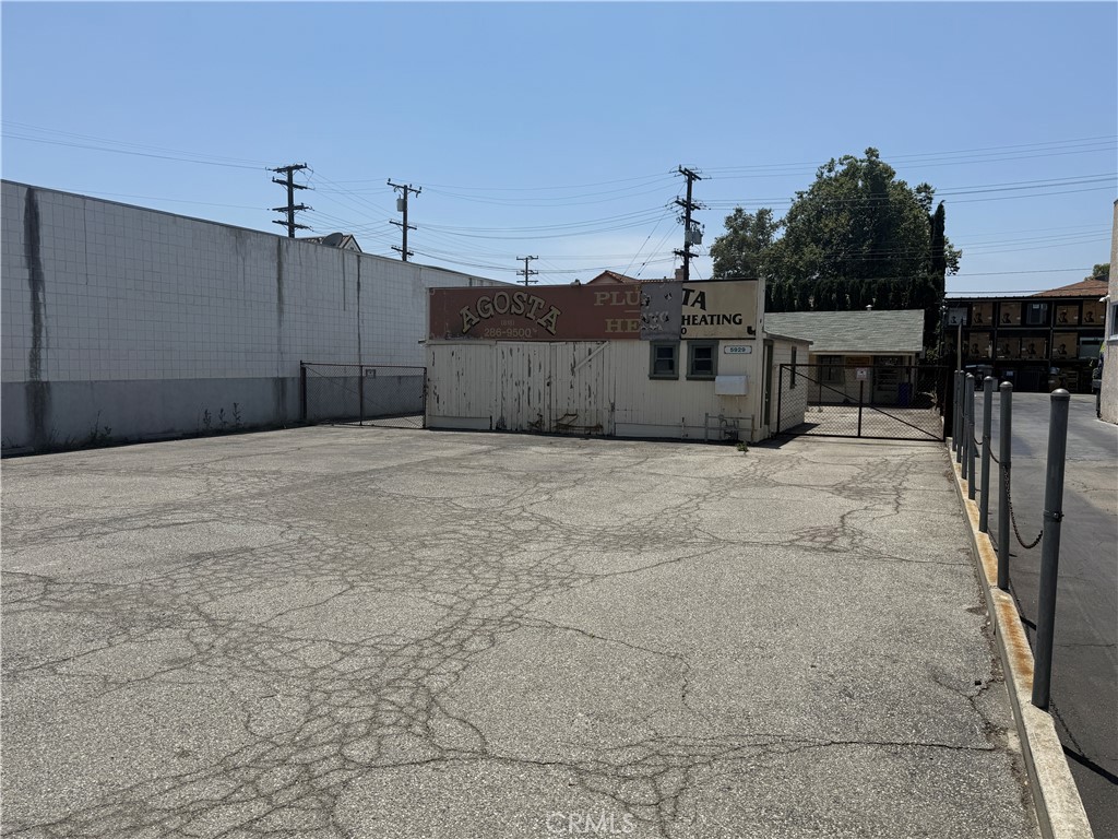 5929 Oak Avenue Property Photo 2