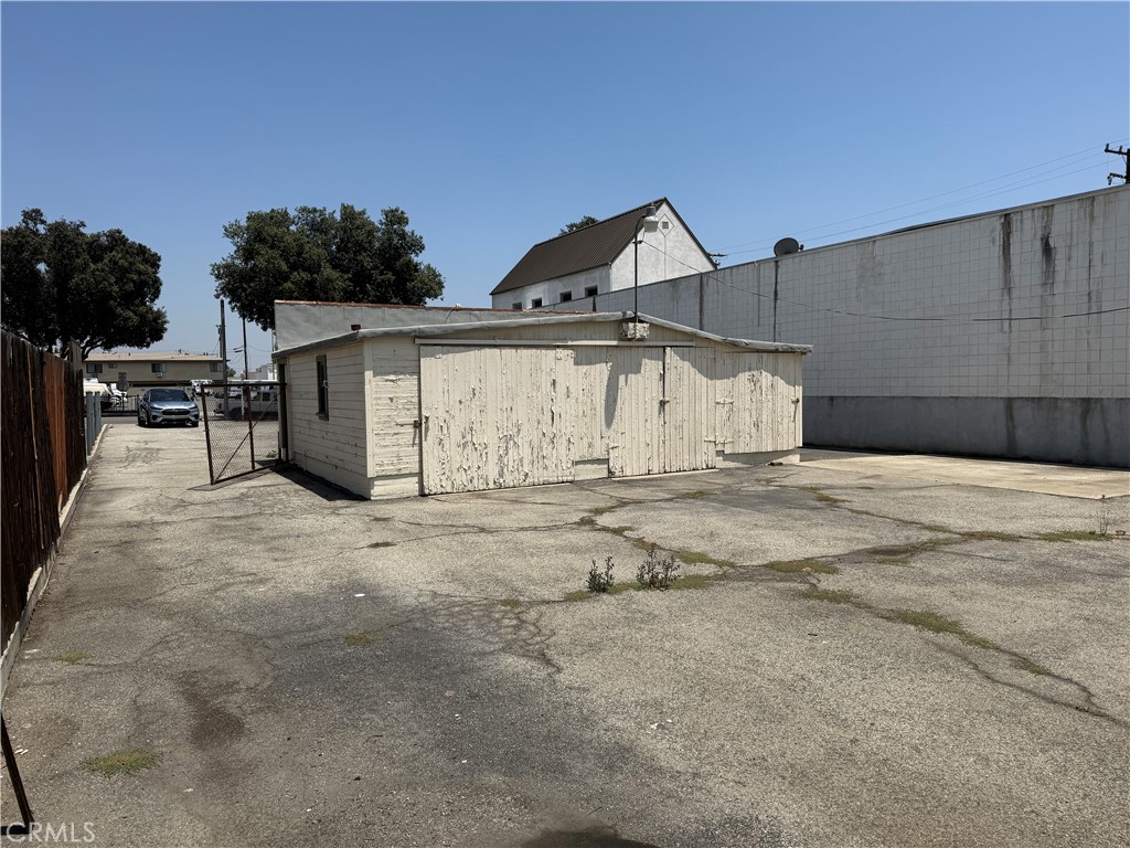 5929 Oak Avenue Property Photo 4