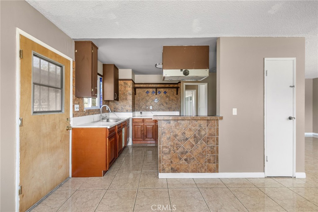 1163 W 3rd Street Property Photo 33