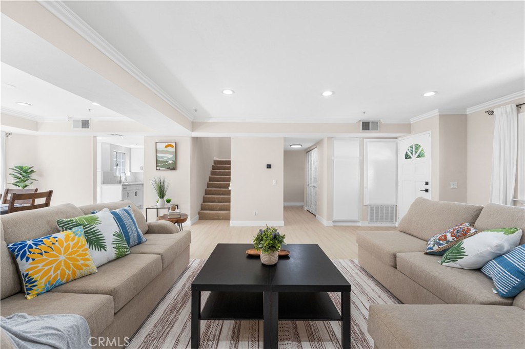 150 Diamond Street B Property Photo 3