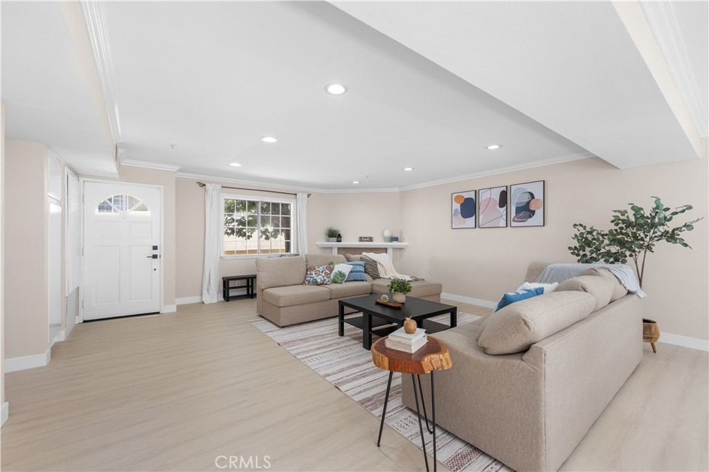 150 Diamond Street B Property Photo 4
