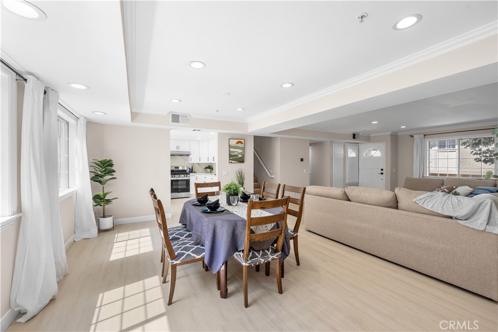 150 Diamond Street B Property Photo 6