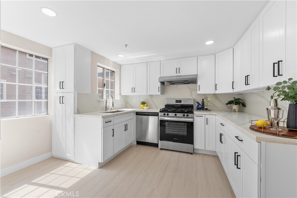 150 Diamond Street B Property Photo 7