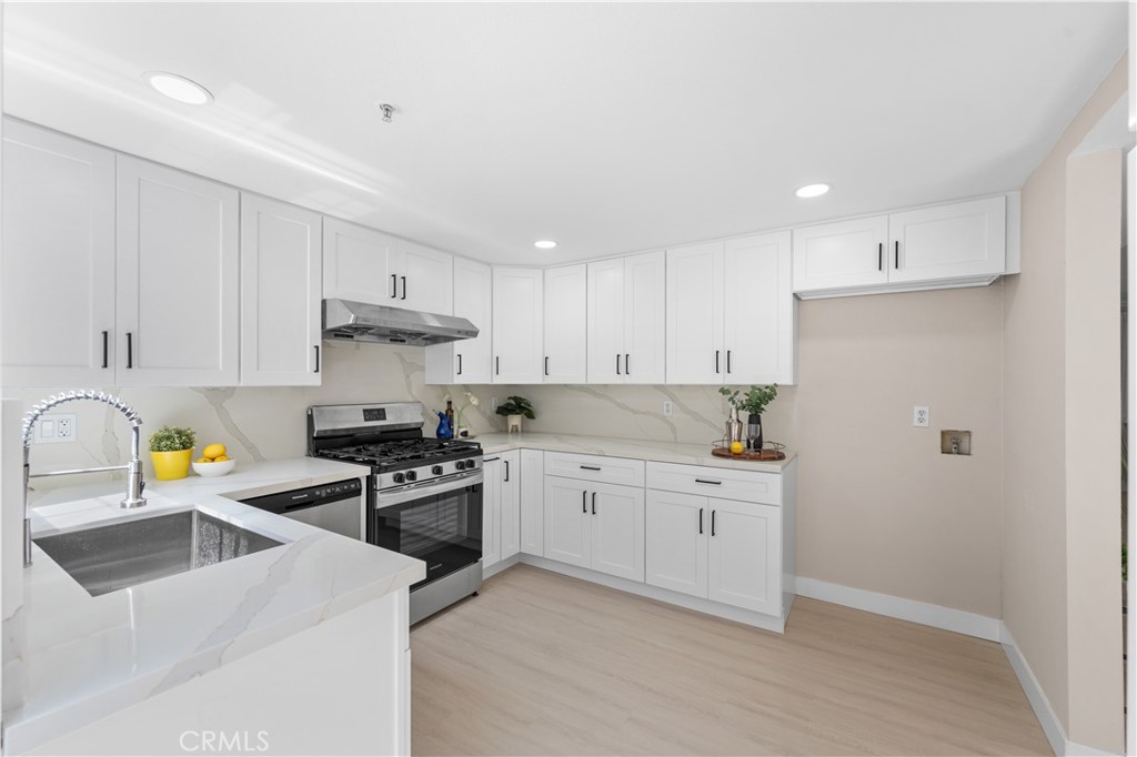 150 Diamond Street B Property Photo 8