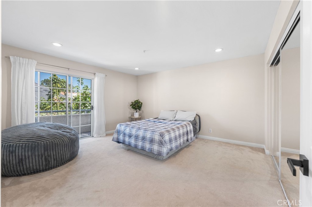 150 Diamond Street B Property Photo 13