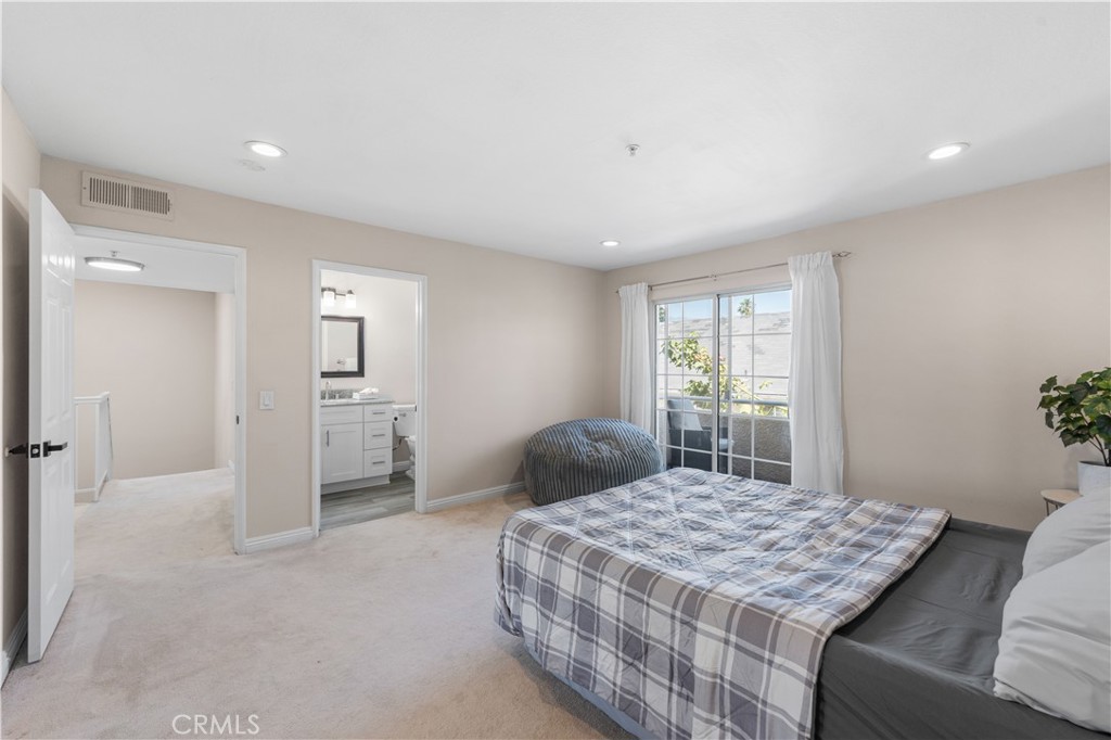 150 Diamond Street B Property Photo 14