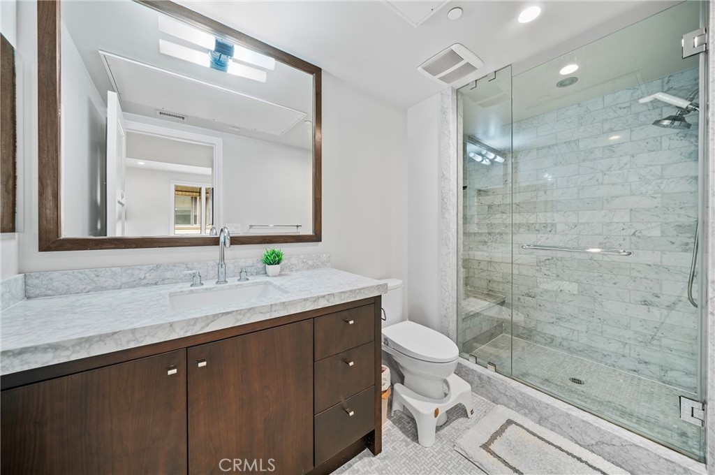 823 S Bundy Drive 110 Property Photo 36