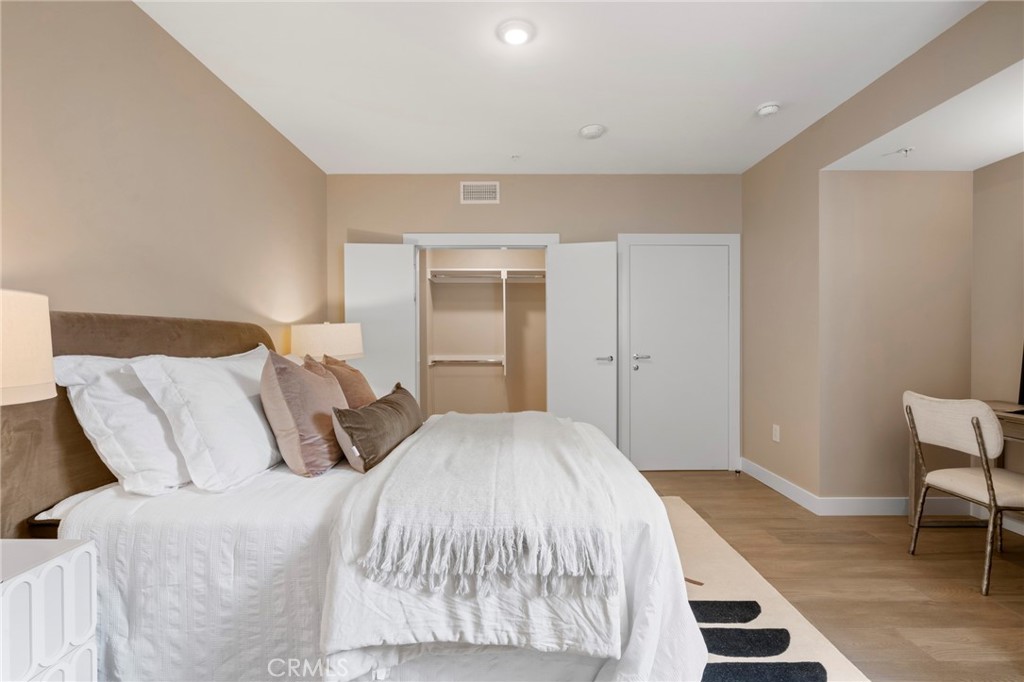 39 S Los Robles Avenue 5012 Property Photo 15