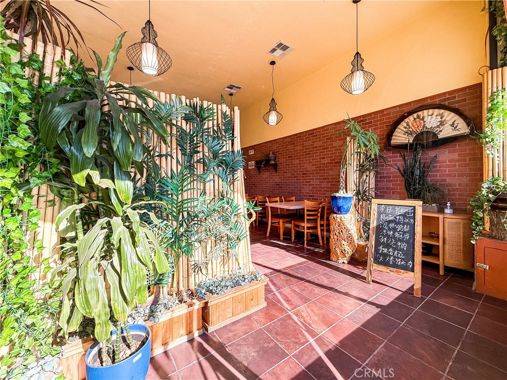 8921 Valley Boulevard Property Photo 1
