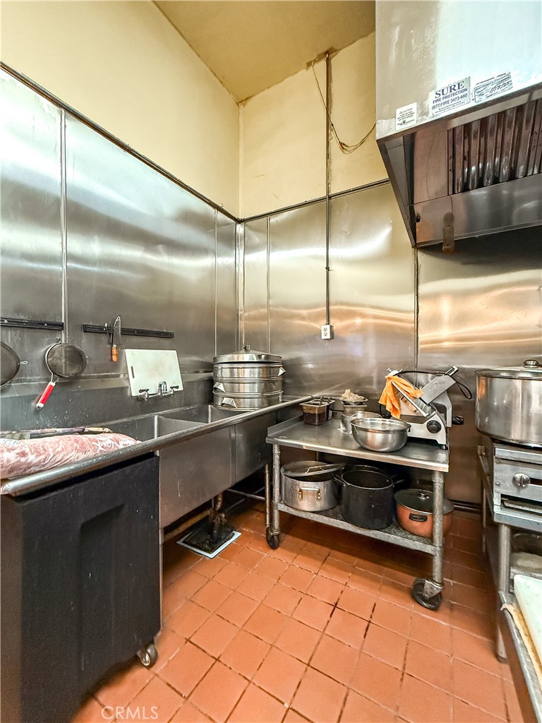 8921 Valley Boulevard Property Photo 15
