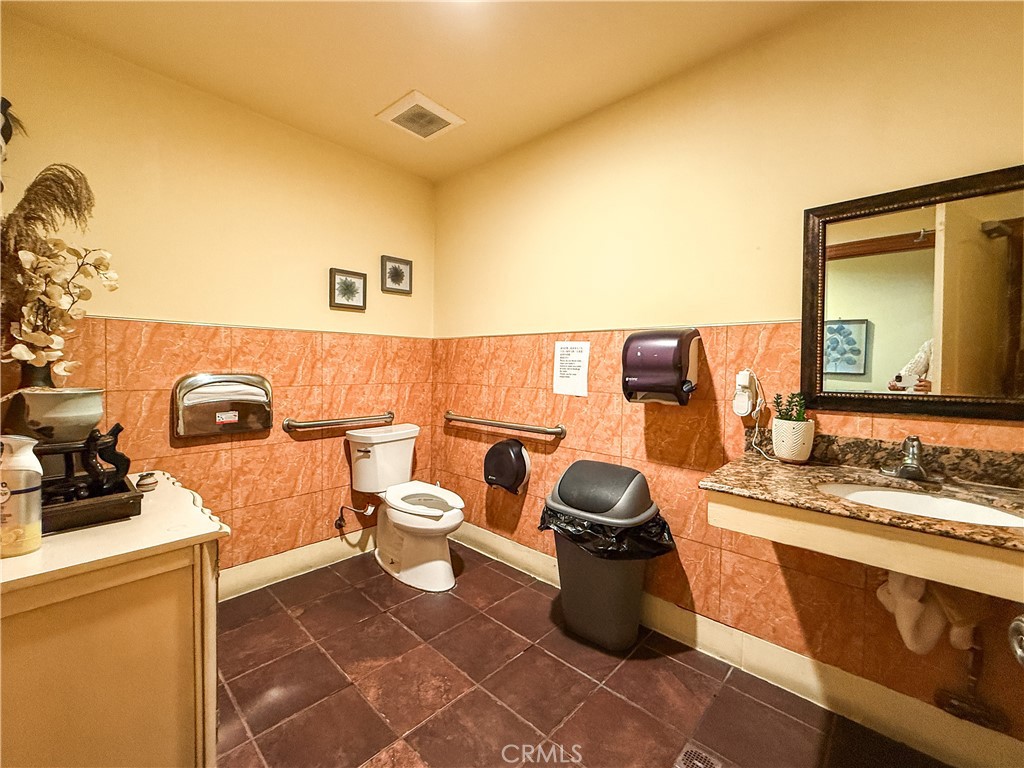 8921 Valley Boulevard Property Photo 20