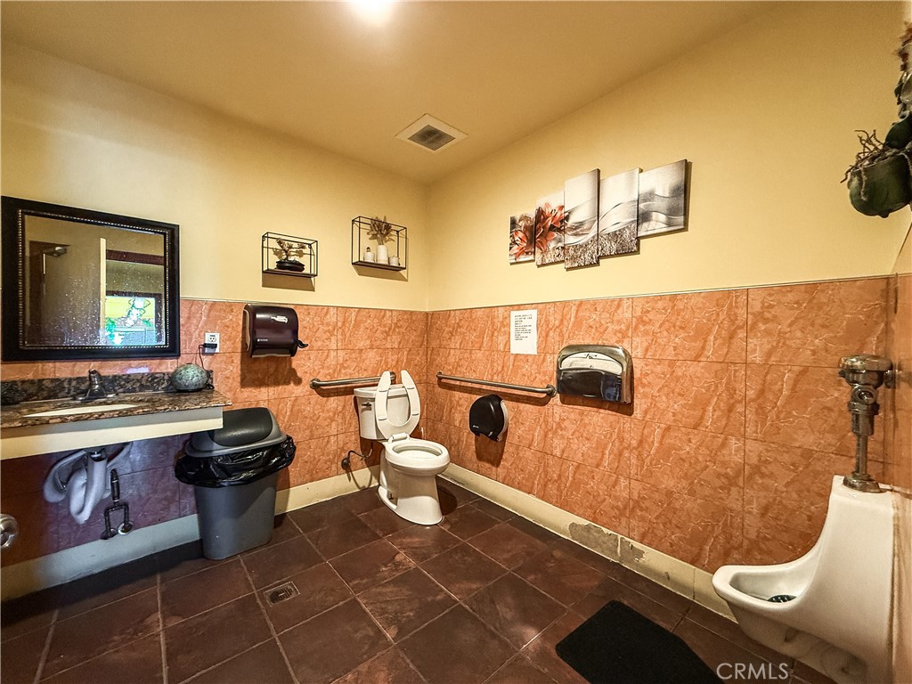 8921 Valley Boulevard Property Photo 21