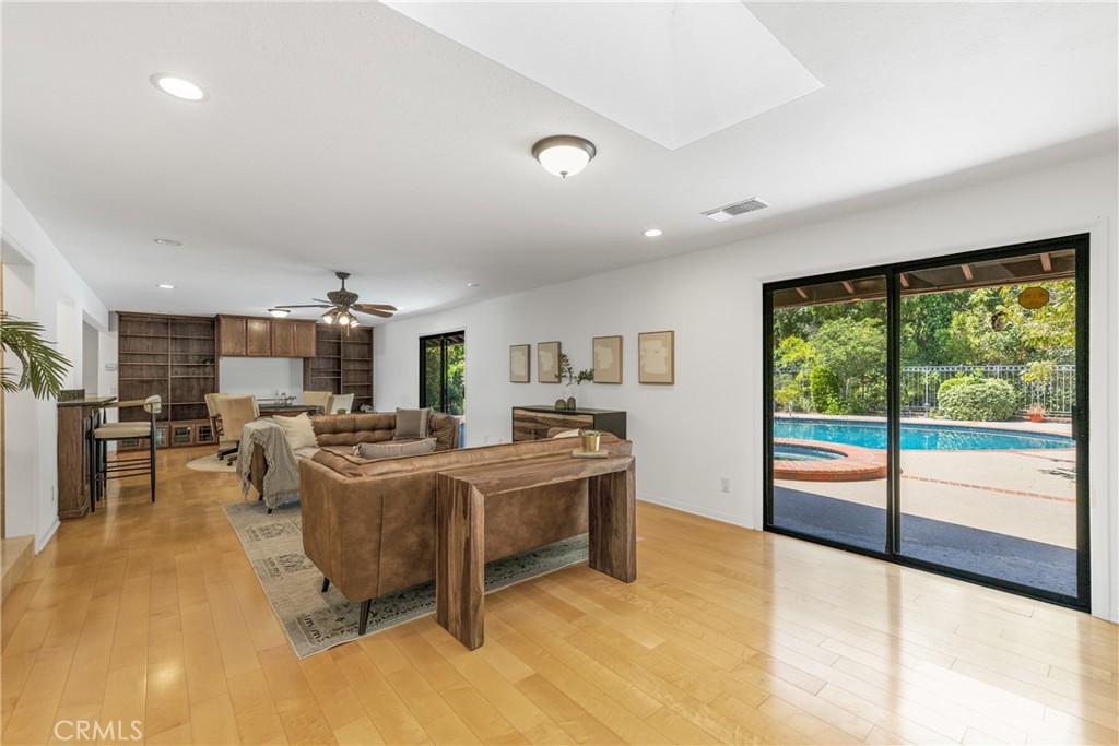 6 Woodland Lane Property Photo 14
