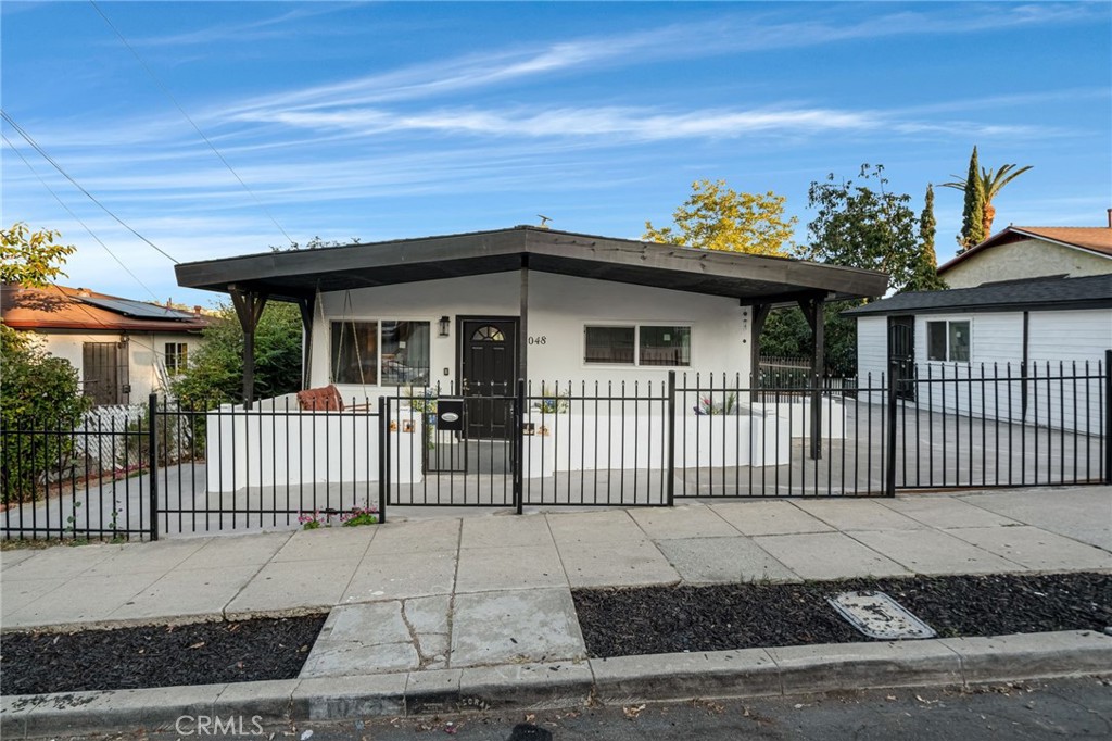 1048 Dexter Street Property Photo 1