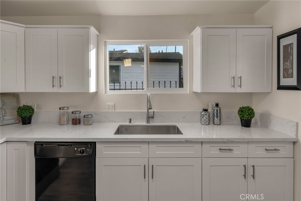 1048 Dexter Street Property Photo 8