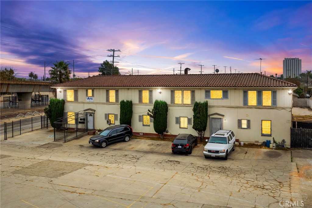 1011 N Willowbrook Avenue Property Photo 1