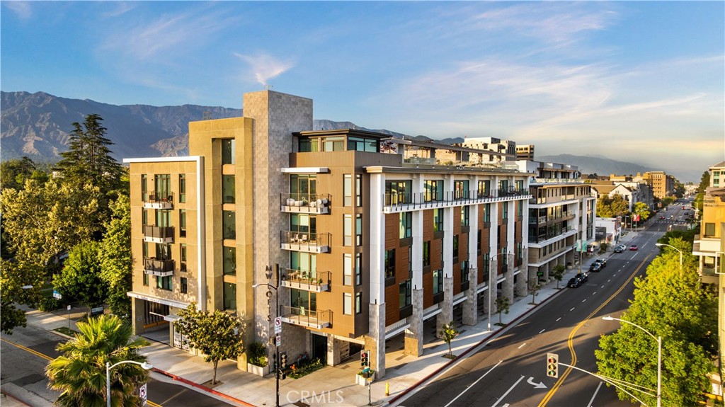 709 E Walnut Street 227 Property Photo 1