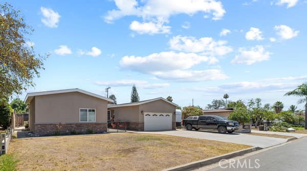 1724 S Vecino Avenue Property Photo 1