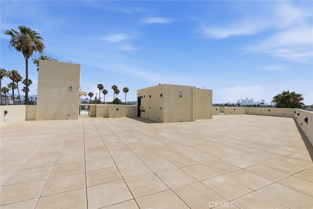 1818 S Norton Avenue 302 Property Photo 16