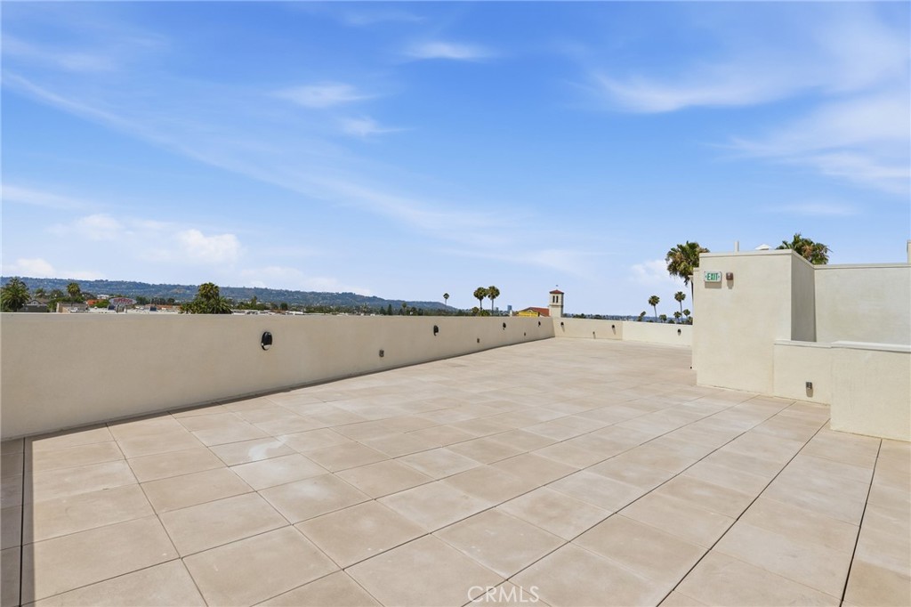 1818 S Norton Avenue 208 Property Photo 17