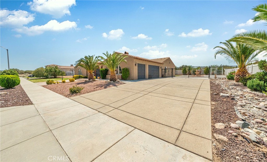 6738 Serrano Avenue Property Photo 3