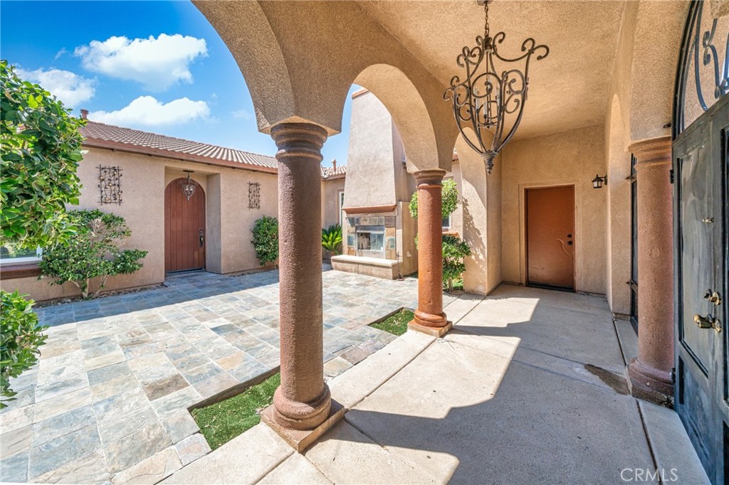 6738 Serrano Avenue Property Photo 4