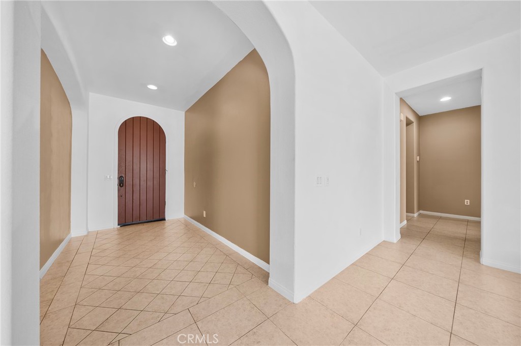6738 Serrano Avenue Property Photo 9