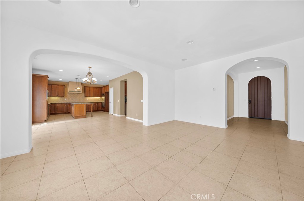 6738 Serrano Avenue Property Photo 13