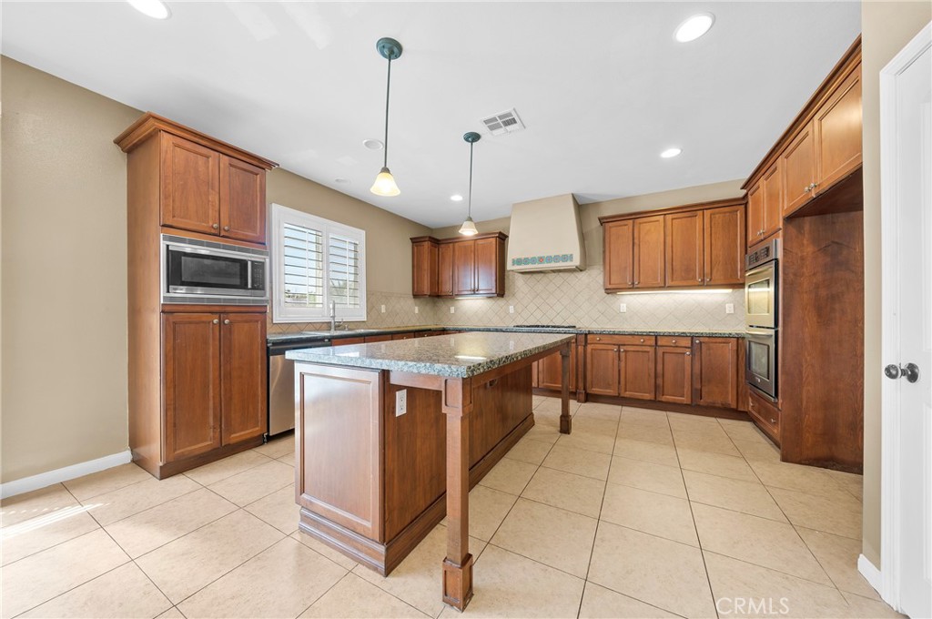 6738 Serrano Avenue Property Photo 15