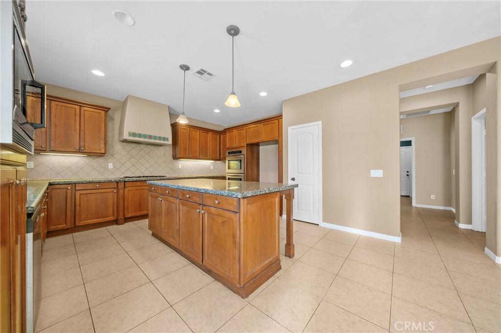 6738 Serrano Avenue Property Photo 16