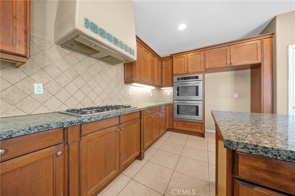 6738 Serrano Avenue Property Photo 18