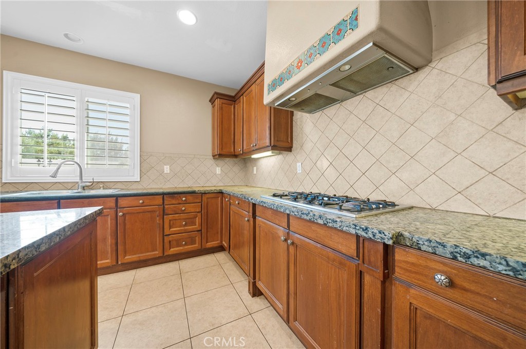 6738 Serrano Avenue Property Photo 20