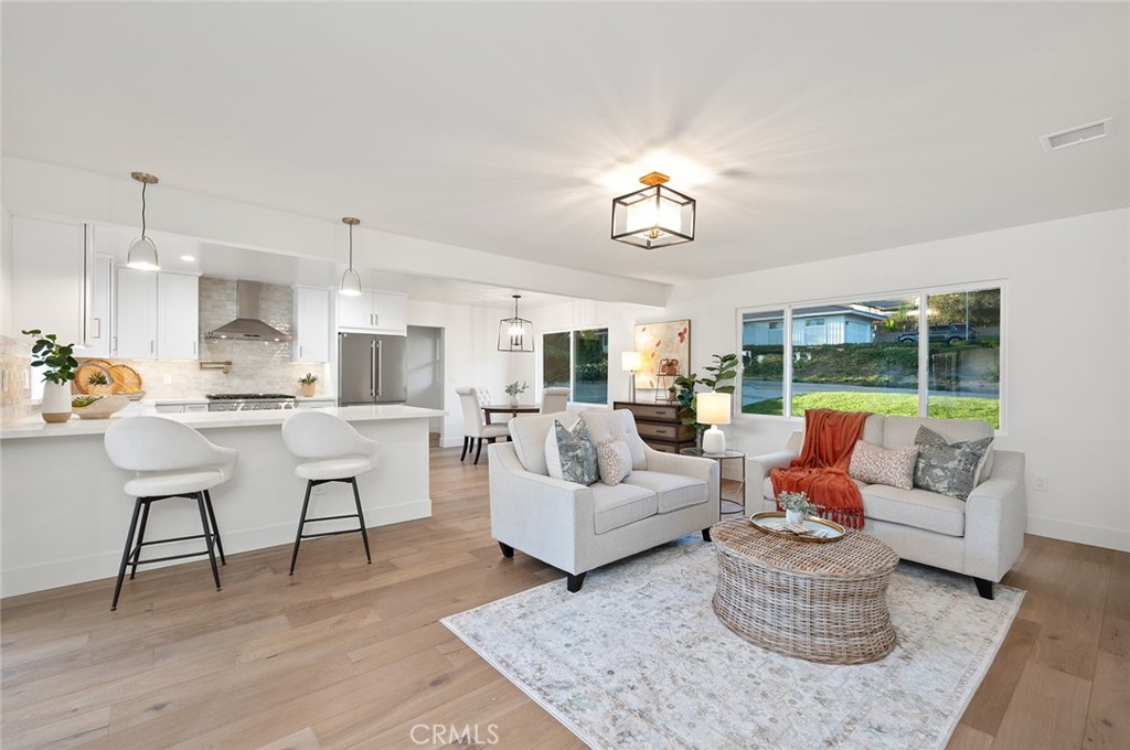 1985 Highland Oaks Drive Property Photo 1