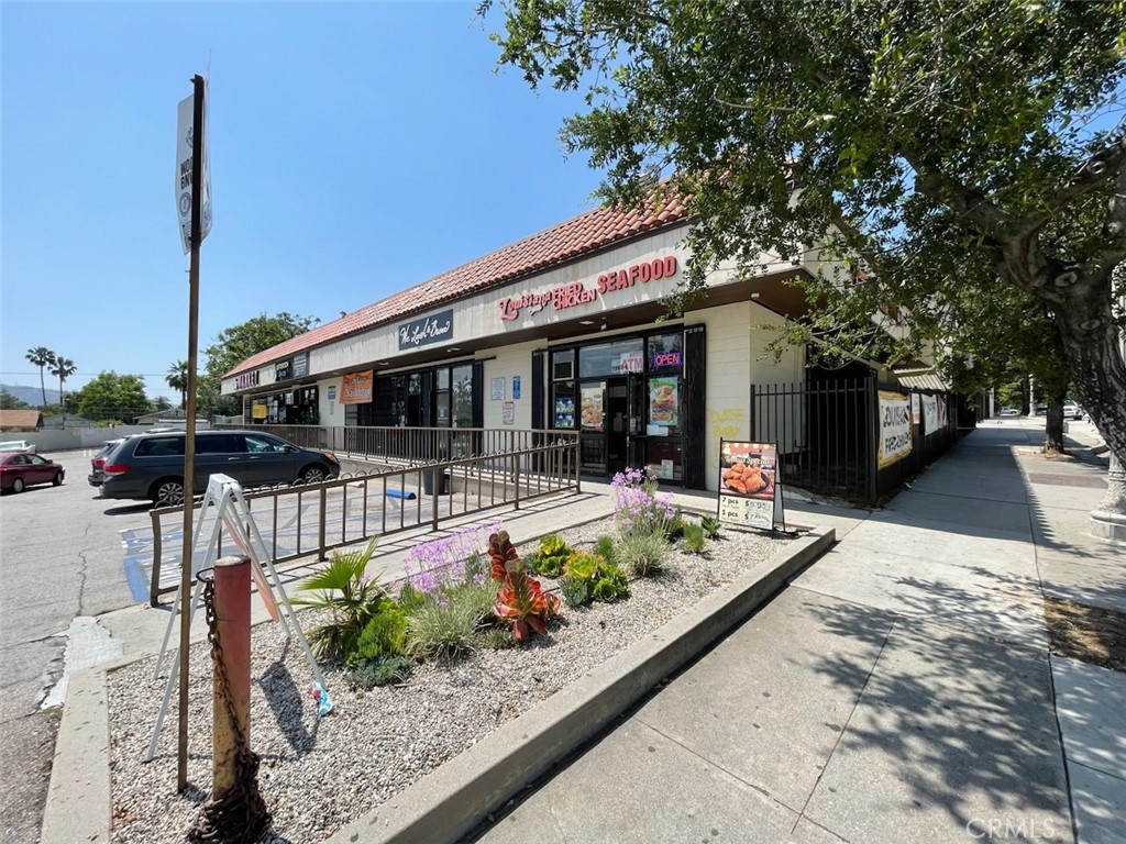1361 N Fair Oaks Avenue Property Photo 1