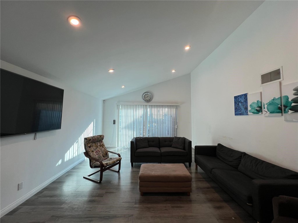 1323 W Lincoln Ave Property Photo 2