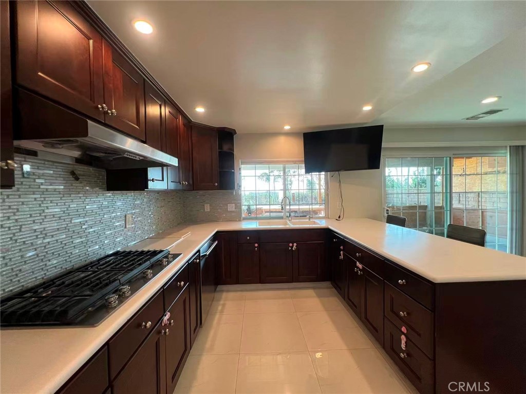 1323 W Lincoln Ave Property Photo 3