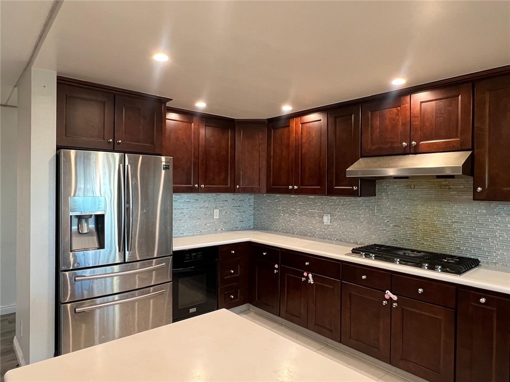 1323 W Lincoln Ave Property Photo 4