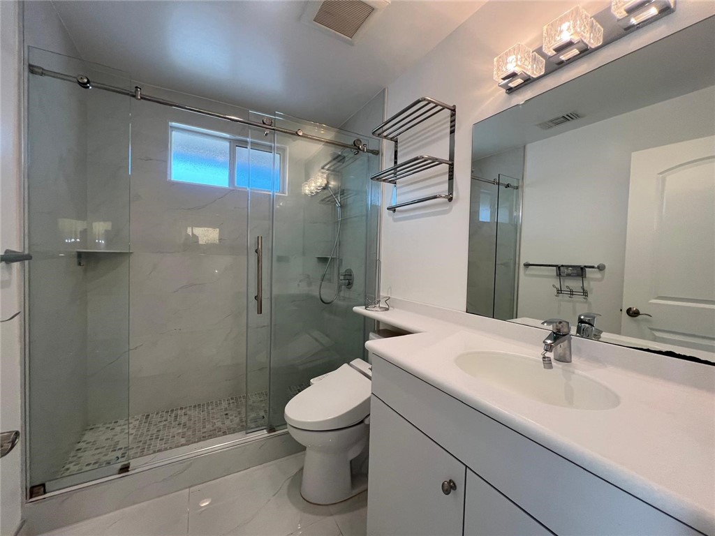 1323 W Lincoln Ave Property Photo 9