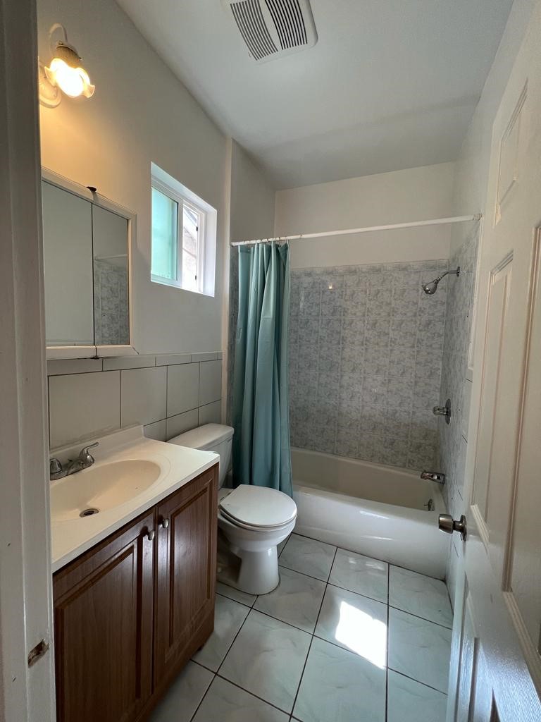3020 Baldwin Street Property Photo 6