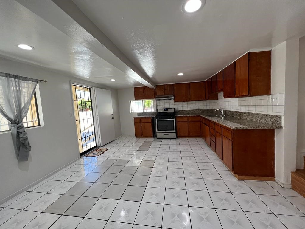 3020 Baldwin Street Property Photo 7