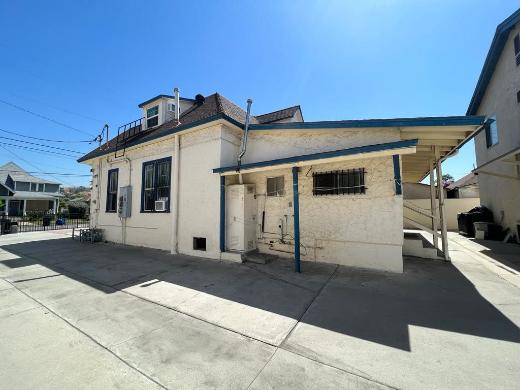 3020 Baldwin Street Property Photo 8