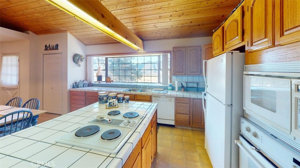 23400 Vanessa Avenue Property Photo 10