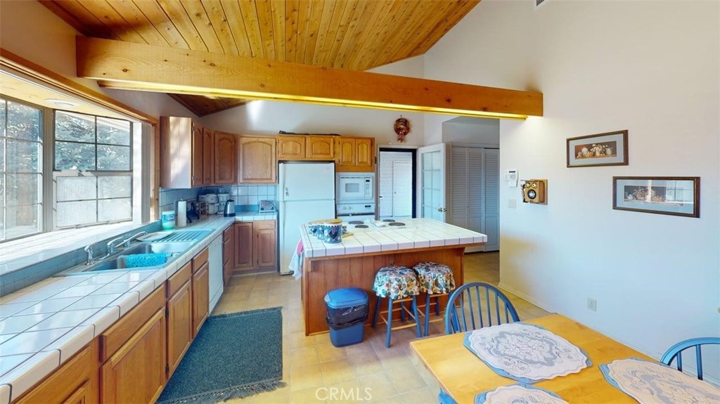 23400 Vanessa Avenue Property Photo 11