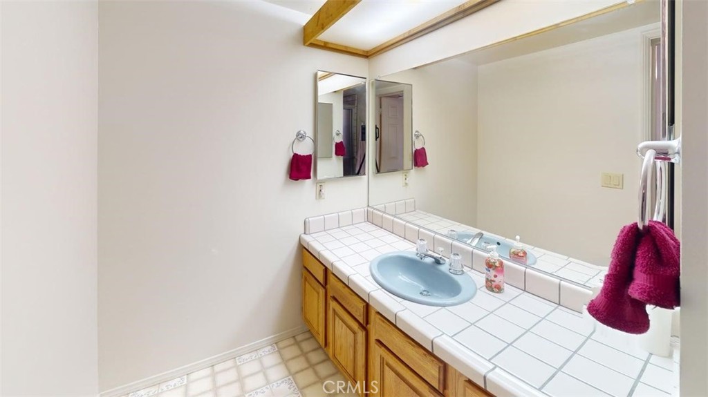 23400 Vanessa Avenue Property Photo 16