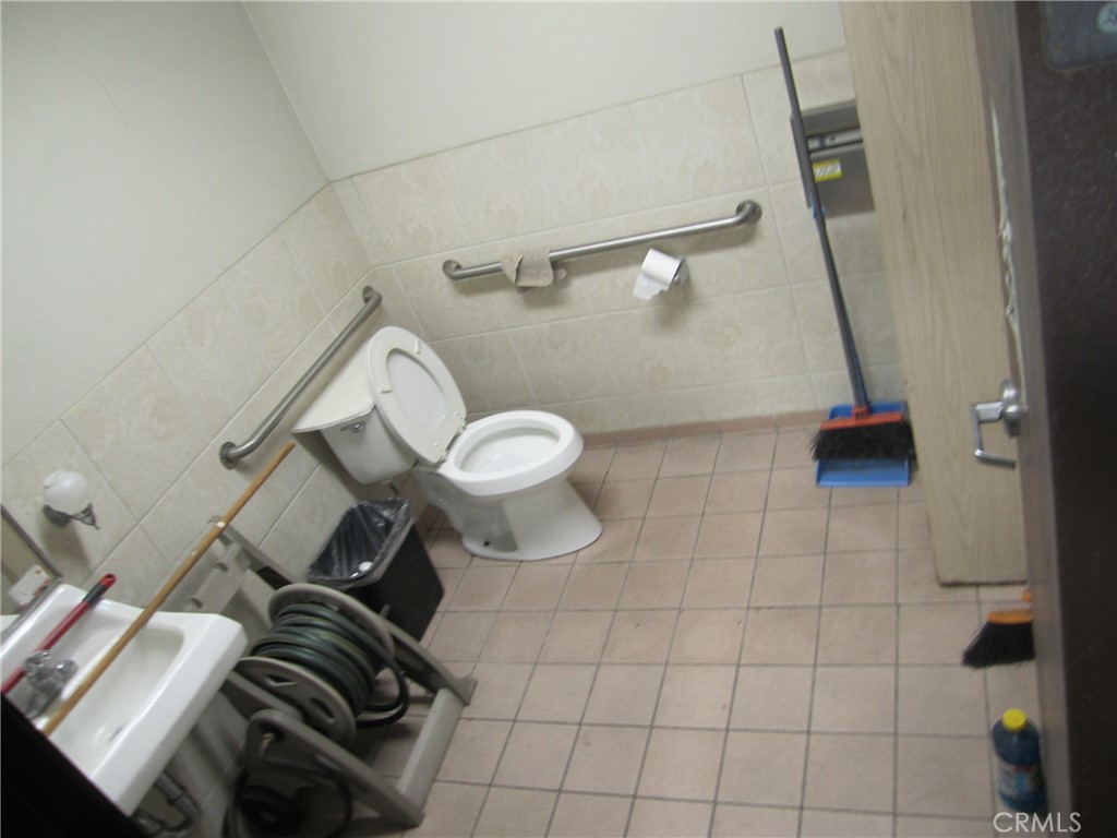 5065 Walnut Grove Property Photo 17