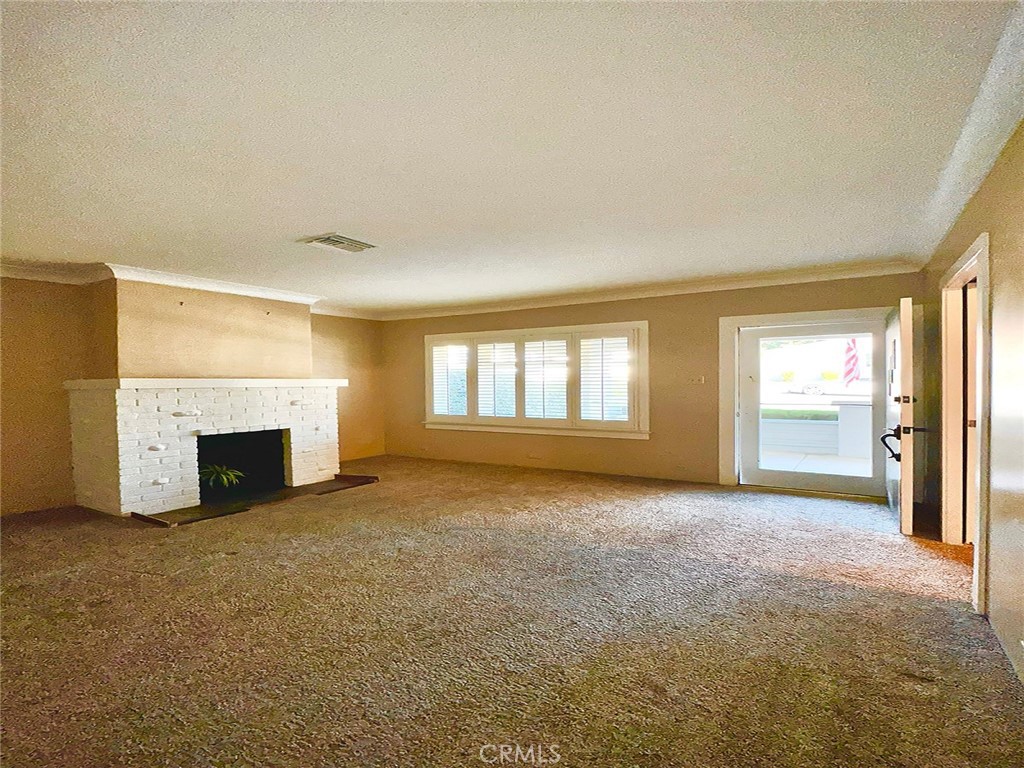 319 N Encinitas Avenue Property Photo 5