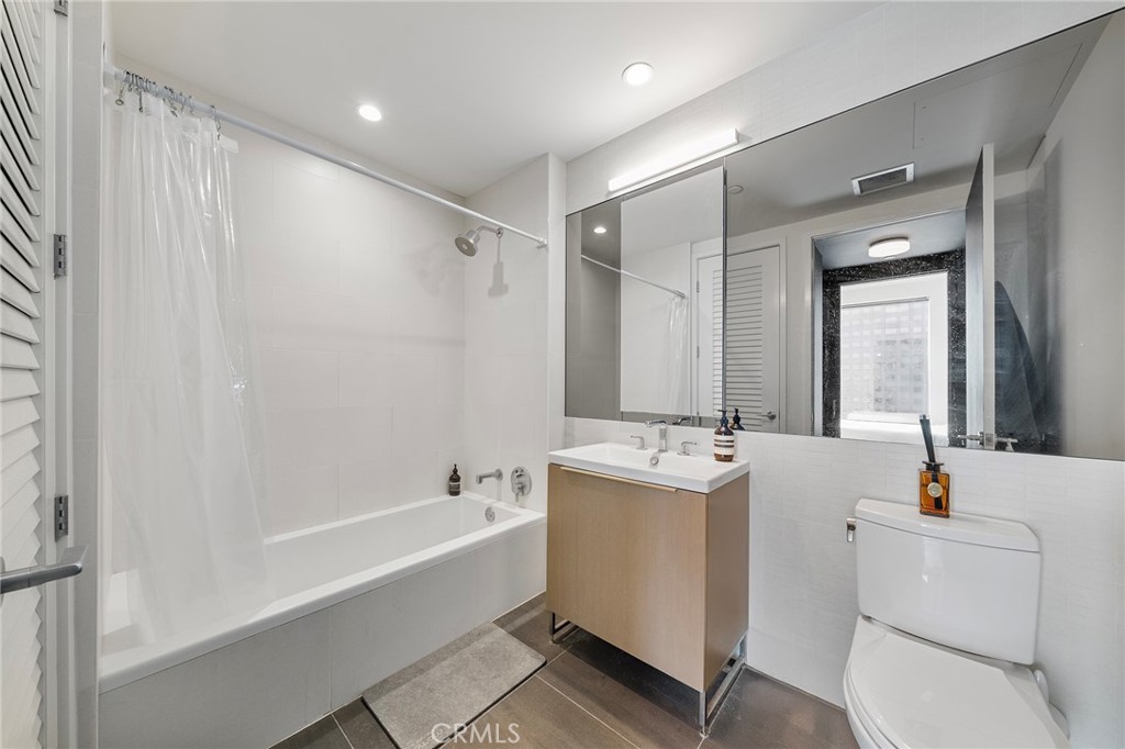 889 Francisco Street 3205 Property Photo 26